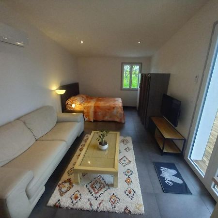 Une Petite Maison Et Sa Prairie Villefargeau Exterior foto